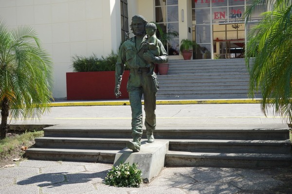 Estatua Che y Nino, Santa Clara.