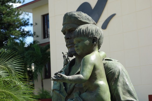 Estatua Che y Nino, Santa Clara.