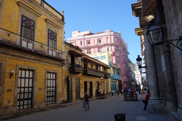 Enastående vacker arkitektur vid Plaza de Armas, Habana Vieja, Havanna.