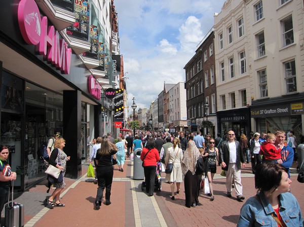 Gatuscen Grafton Street, Dublin, Irland.