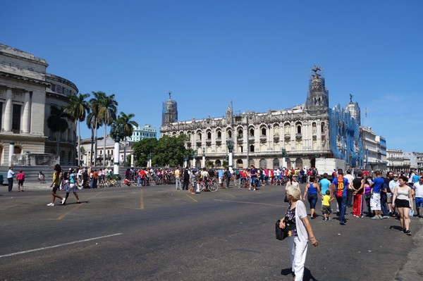 Gatuscen vid Capitolio Nacional, Centro Habana, Havanna.