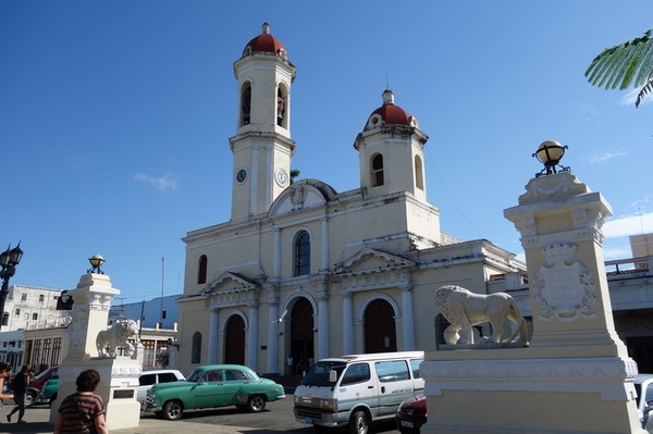 Catedral de la Purísima Concepción daterad 1869 vid Parque José Martí, Cienfuegos.