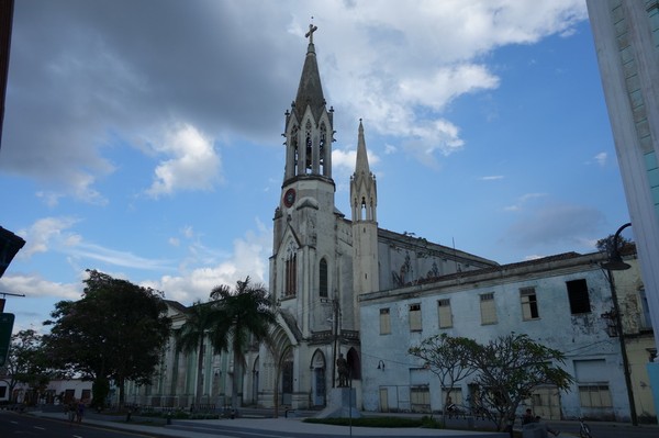 Kyrkan Iglesia de Nuestra Corazón de Sagrado Jesús vid Parque Marti i centrala Camagüey.