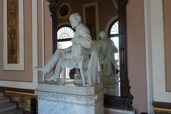 Inne i Teatro Tomás Terry vid Parque José Martí, Cienfuegos.