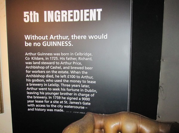 Fakta om Arthur Guinness, inne i Guiness Storehouse, Dublin, Irland.