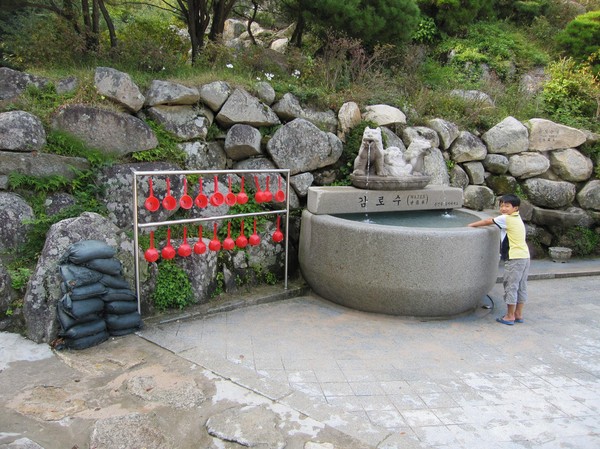 Mineralvattenkälla, Seokguram Grotto.