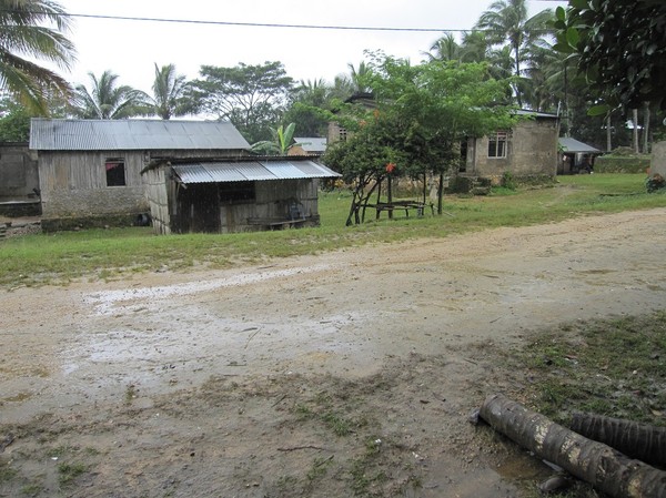 Resan på motorcykel över bergen mellan Com och Fuiloro. En intressant inblick i livet på landsbygden, Östtimor.