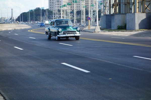 På långpromenad längs Malecon, Havanna.