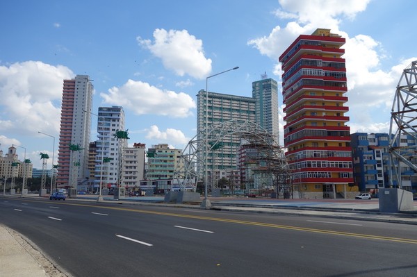 På långpromenad längs Malecon, Havanna.