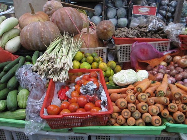 Marknaden Pasar Badung i centrala Denpasar, Bali.