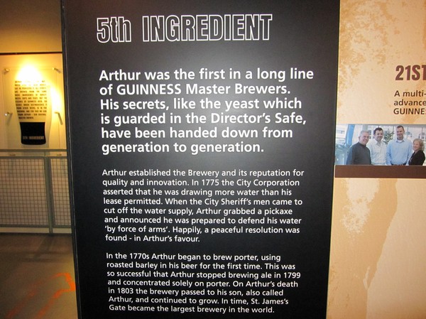 Fakta om Arthur Guinness, inne i Guiness Storehouse, Dublin, Irland.