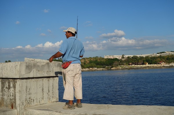 Fiske längs Malecon, Havanna.