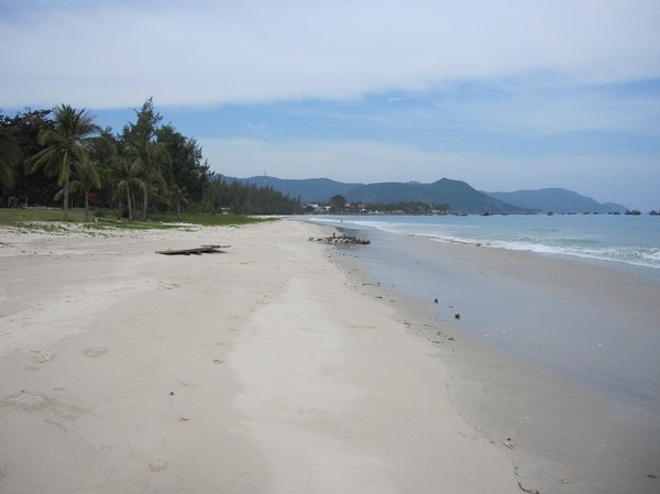 Bai An Hoi beach, Con Son town.
