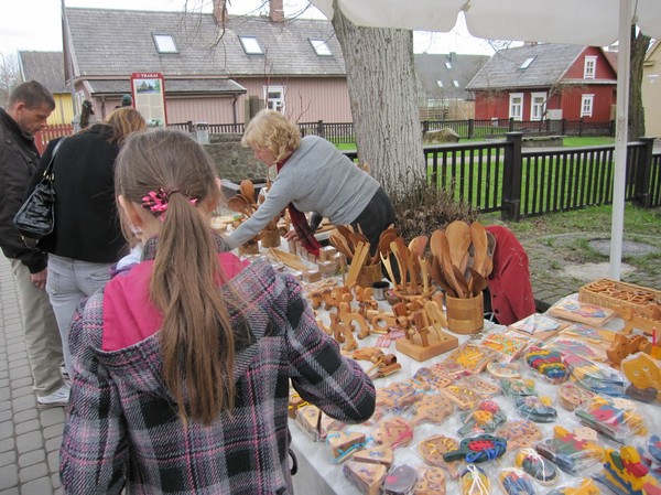 Souvenirförsäljning på väg till slottet, Trakai.