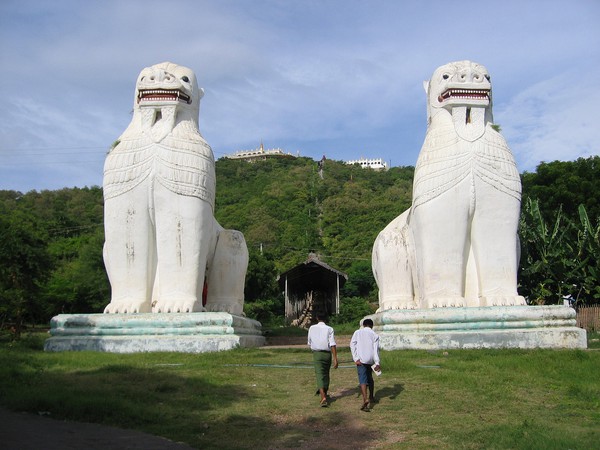 På väg upp till Mandalay Hill, Mandalay.