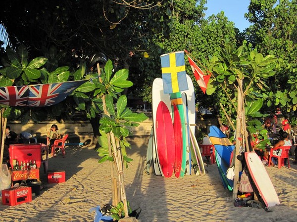 Svenska flaggan på Kuta beach, Bali.
