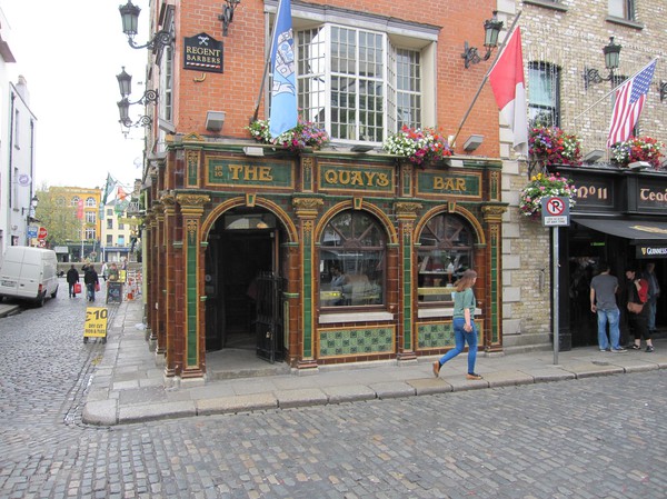 Pub i Temple Bar området, Dublin, Irland.