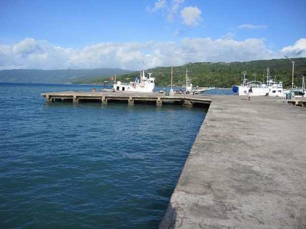 Den indonesiskbyggda hamnpiren, Com, Östtimor.