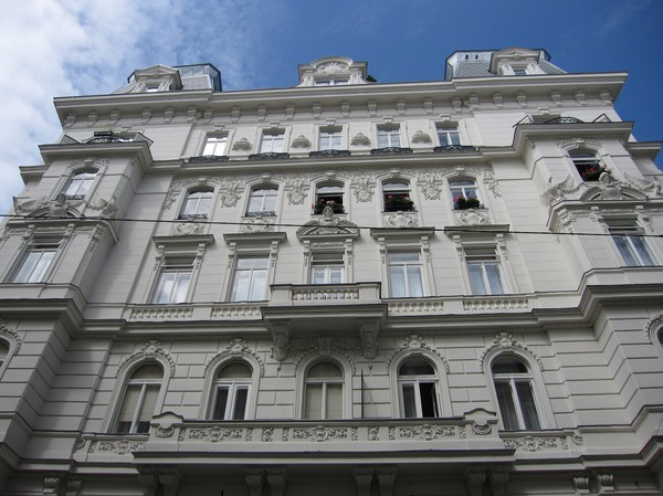 Fasad i medeltida Wien längs Grünangergasse bakom Stephansplatz.