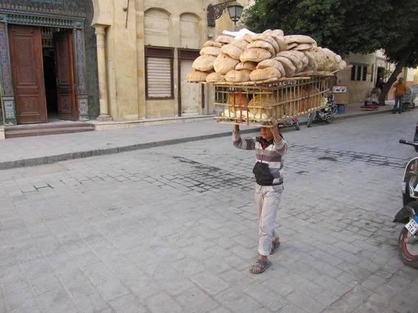 Mera bröd till salu, islamic Cairo, Kairo.