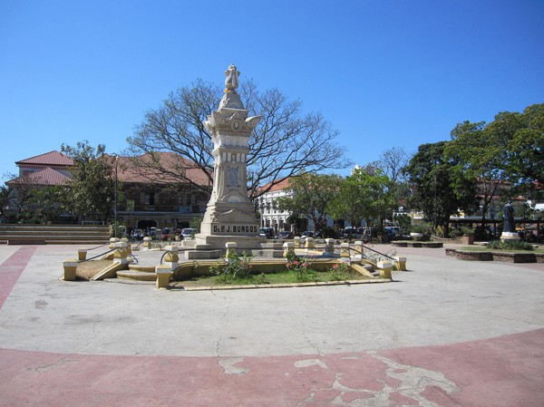 Plaza Burgos, Vigan.