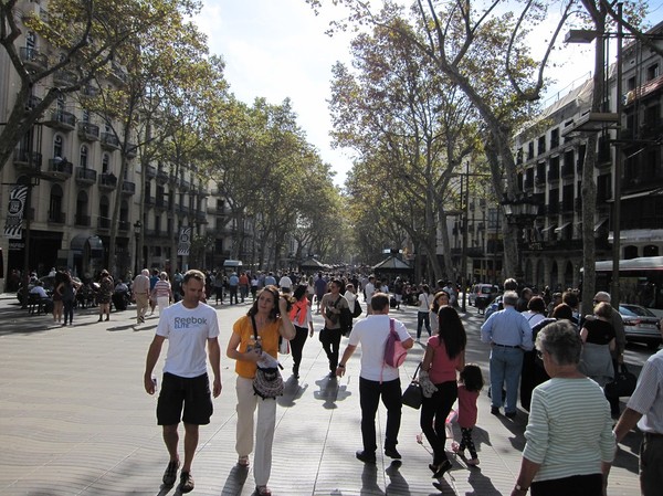 Den berömda gågatan La Rambla, Barcelona.