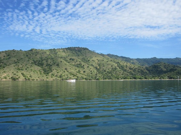 Vi börjar närma oss Loh Liang på Komodo island.