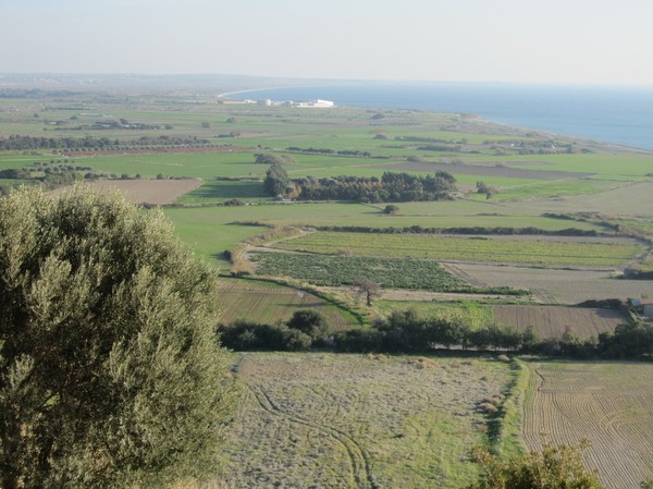 Utsikt uppifrån antika Kourion, Cyperns sydkust.