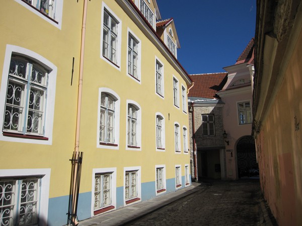 Gatuscen Toompea (domberget), gamla staden i Tallinn.