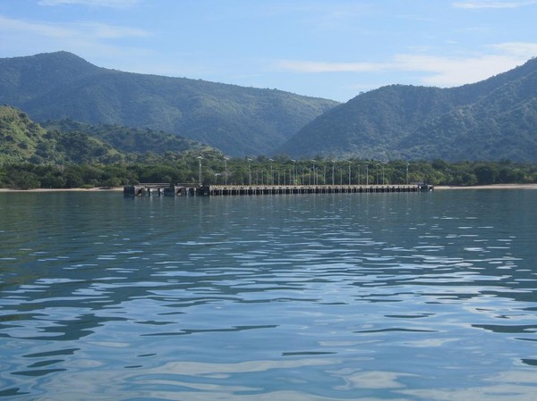 Vi börjar närma oss Loh Liang på Komodo island.