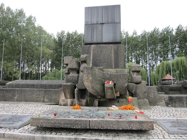 Monument för att hedra offren som fick sätta livet till här.