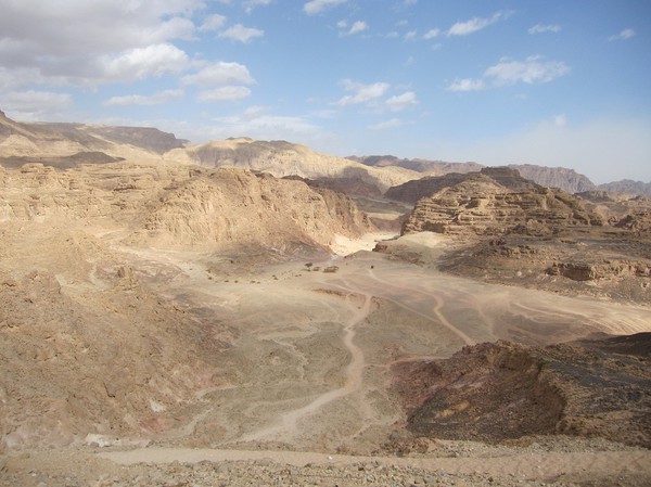 Utsikt över bergen och dalarna, på safarit till Coloured Canyon, Sinai.