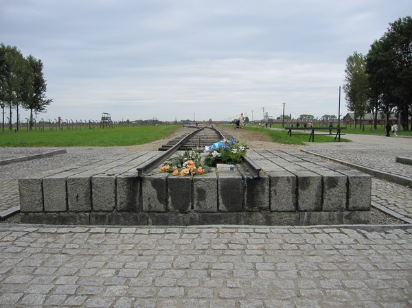 Minnesplats vid dödens räls, Birkenau.