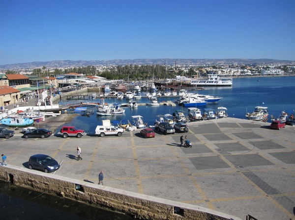 Vy över hamnen i Pafos från Pafos castle, Cypern.