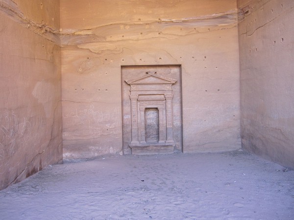 Inne i Ad-Deir (Monastery), Petra.