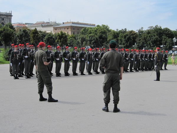 Militärparad, Hofburg, Wien.