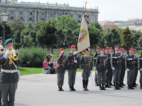 Militärparad, Hofburg, Wien.