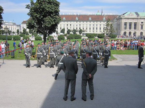 Militärparad, Hofburg, Wien.