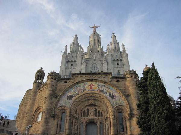 Den katolska kyrkan Temple de Sagrat Cor uppe på Tibidabo, Barcelona.