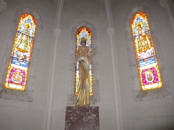 Inne i den katolska kyrkan Temple de Sagrat Cor uppe på Tibidabo, Barcelona.