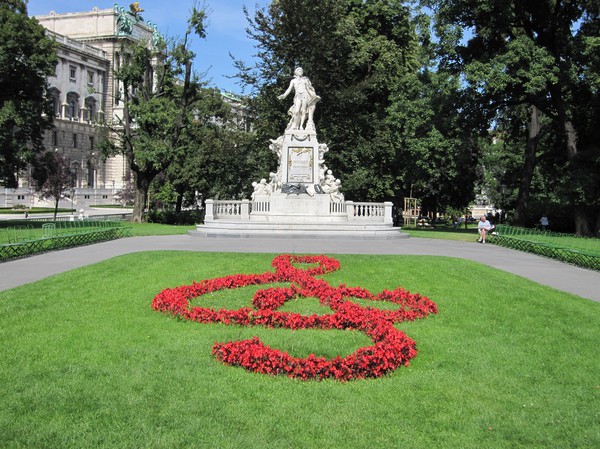 Marmorstaty av Mozart. Burggarten, Wien.