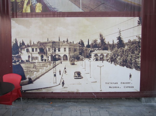 Gammal bild av Nicosia längs en gata i den turkcypriotiska delen av Nicosia.