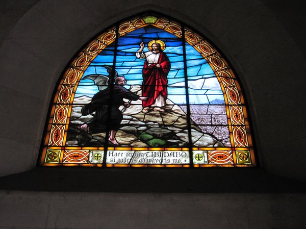 Inne i den katolska kyrkan Temple de Sagrat Cor uppe på Tibidabo, Barcelona.