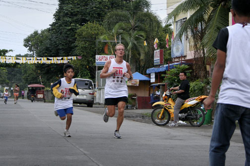 Stefan, 5 km race, Dumaguete marathon 2009. Källa/Source: www.dumaguetemarathon.com