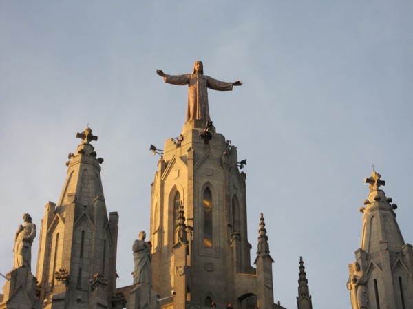 Uppe på den katolska kyrkan Temple de Sagrat Cor uppe på Tibidabo, Barcelona.