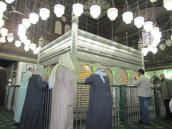Inne i Al Hussein moskén, Kairo.