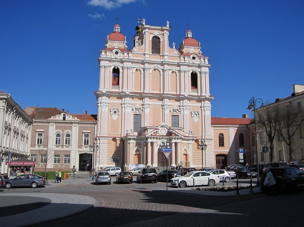 En av stadens många kyrkor, Vilnius.