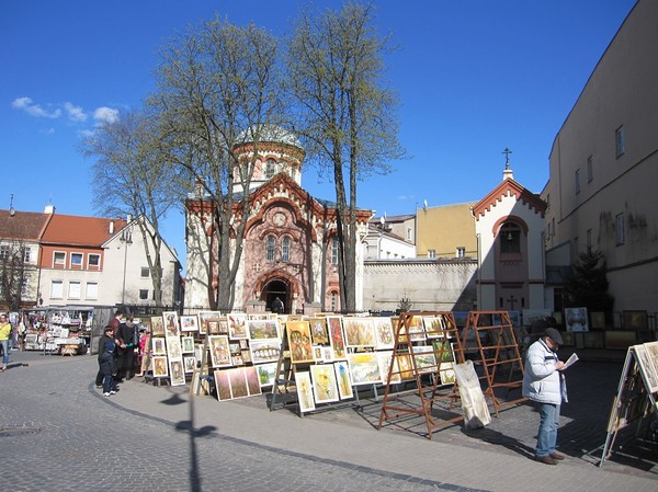Konstgalleri längs Pilies gatve, gamla staden Vilnius.