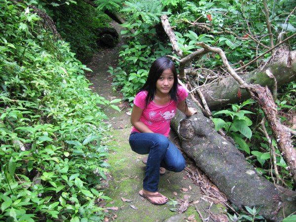 Sofia uppe på mount Isarog.