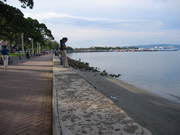 Promenaden i centrala Dumaguete, Negros.